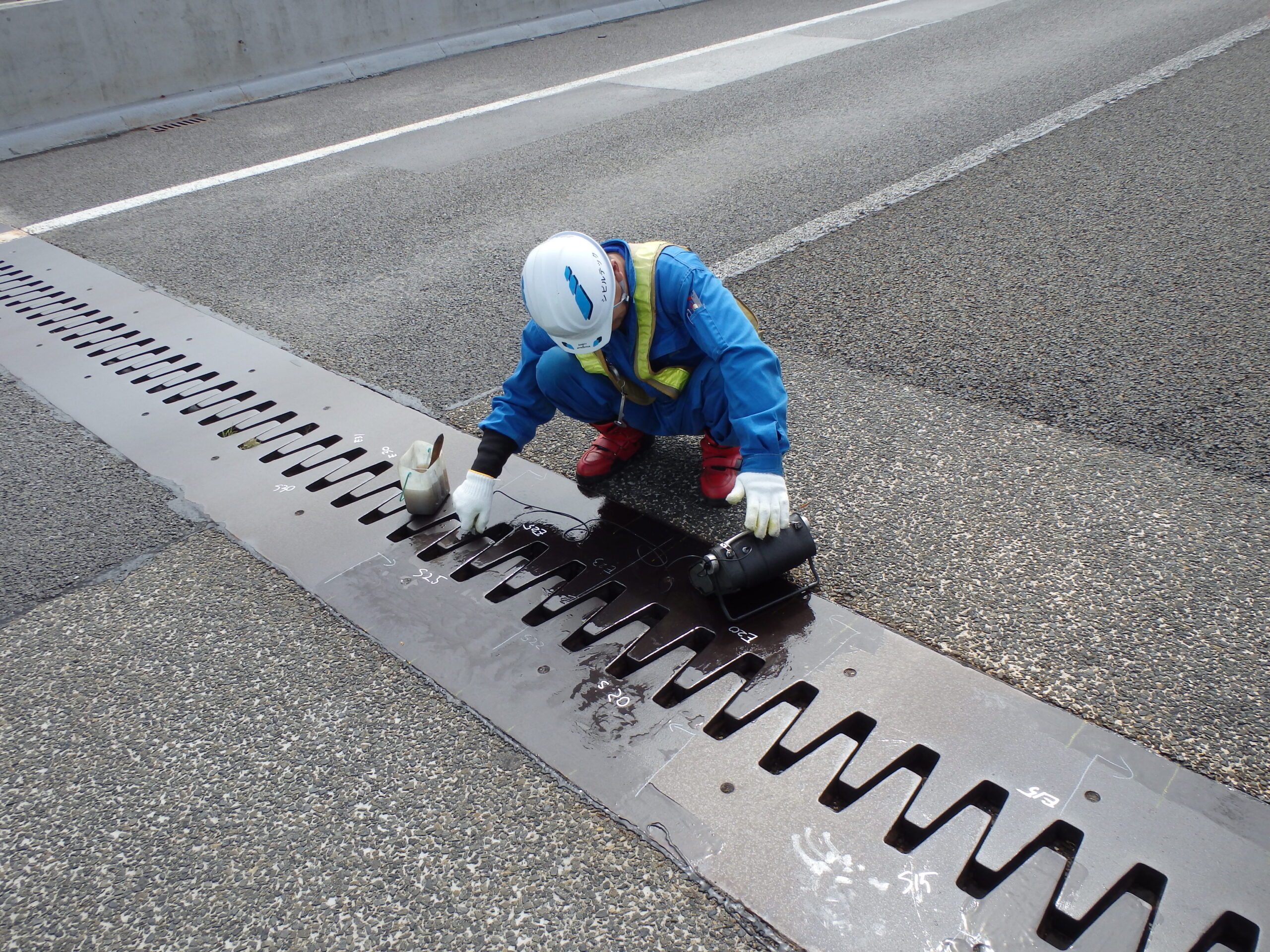平成26年度　名古屋支社管内　道路保全調査検討業務鋼製フィンガージョイント調査