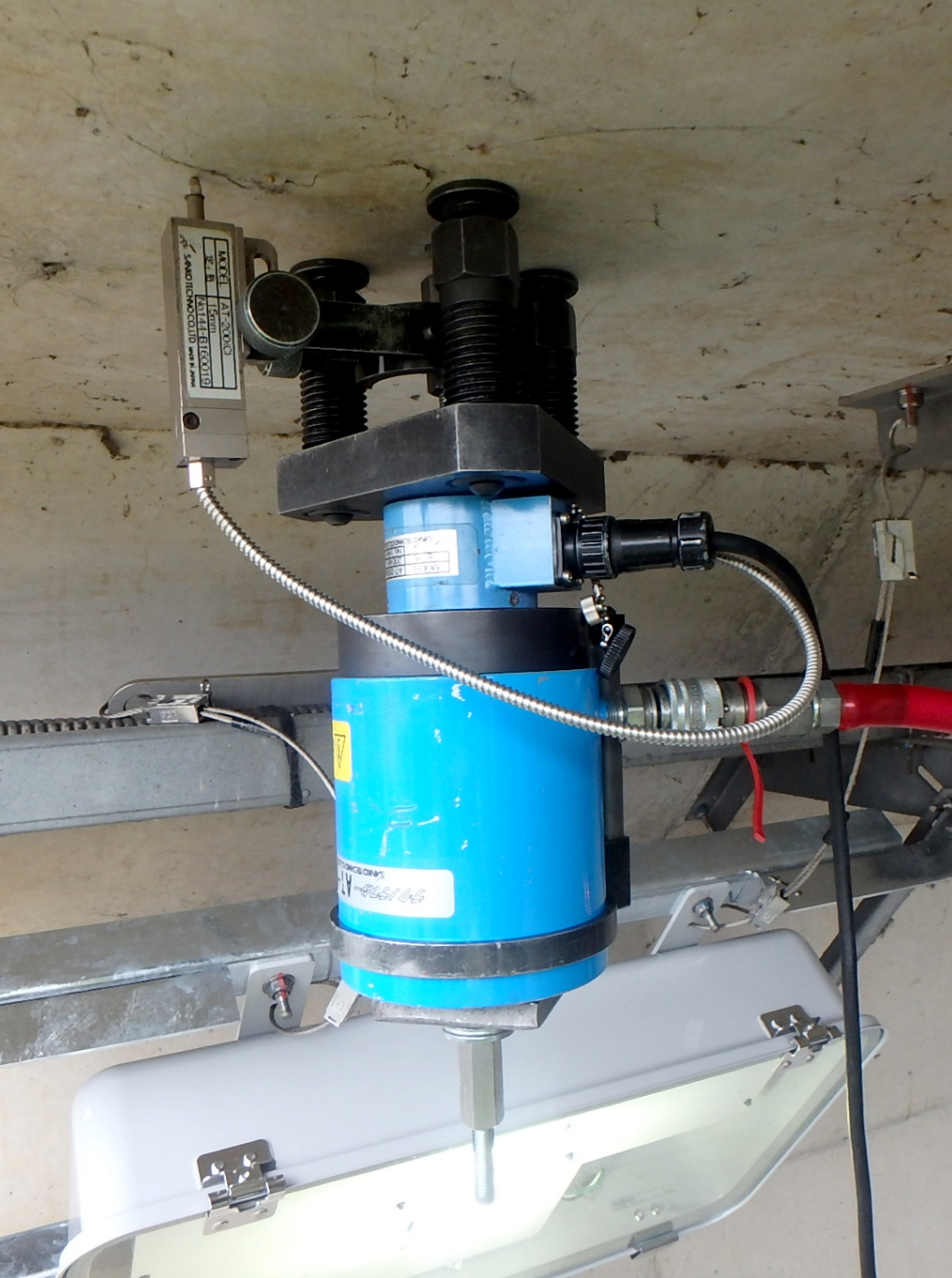 あと施工アンカー引張試験